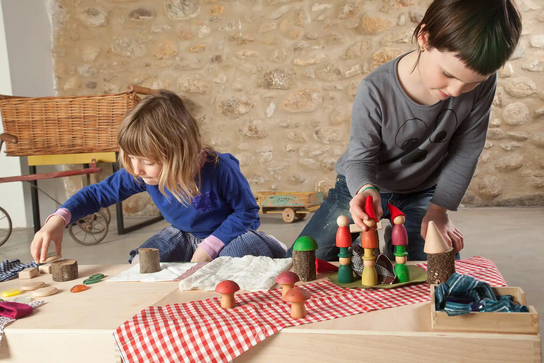 Grapat Houten Speelset: Nins Poppetjes in het Bos - diverse kleuren - Afbeelding 4