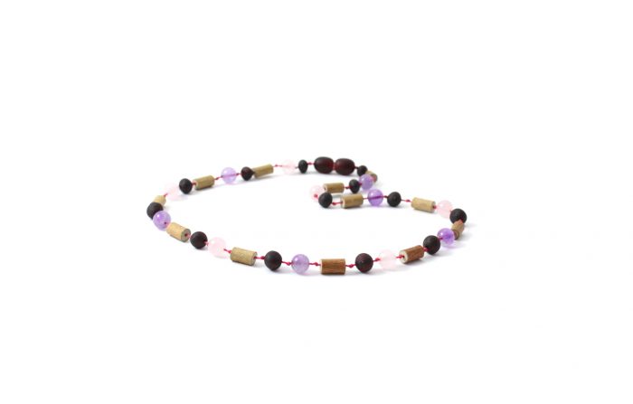 Barnsteen Peuterketting 32 cm - ongepolijste cherry amber, rozenkwarts, amethist, hazelwood