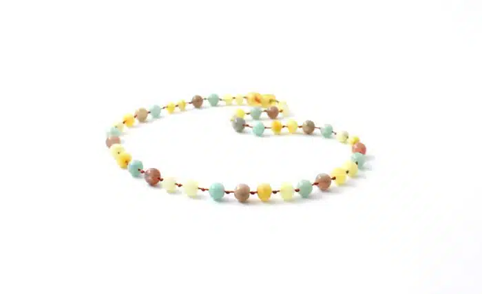 Barnsteen Peuterketting 32 cm - ongepolijst milky amber, zonnesteen, amazoniet