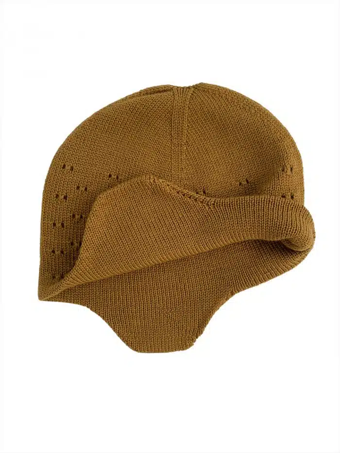 Hvid woolen hat showing the inside and outside design muts dua mustard
