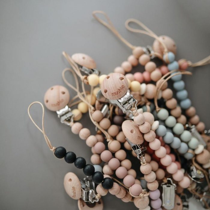 Mushie wooden Pacifier Clip Cleo