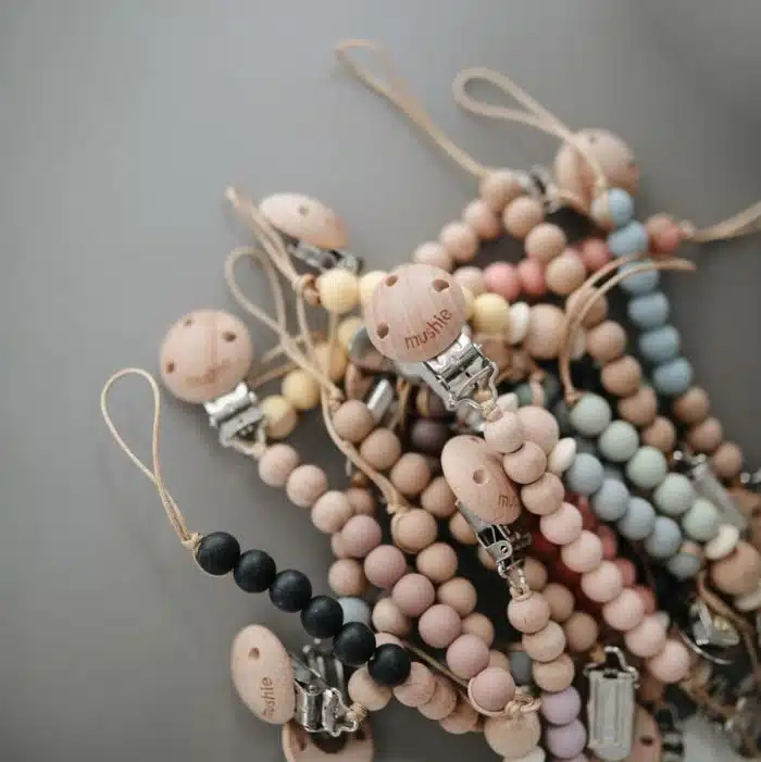 Mushie wooden Pacifier Clip Cleo