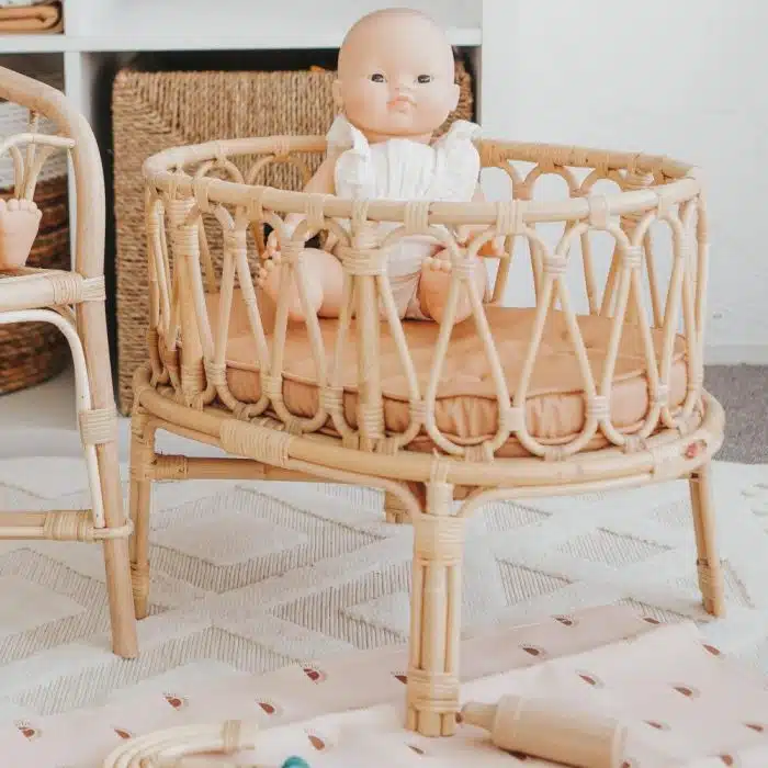 Poppie Toys Rotan Poppenwiegje met Caramel Matrasje