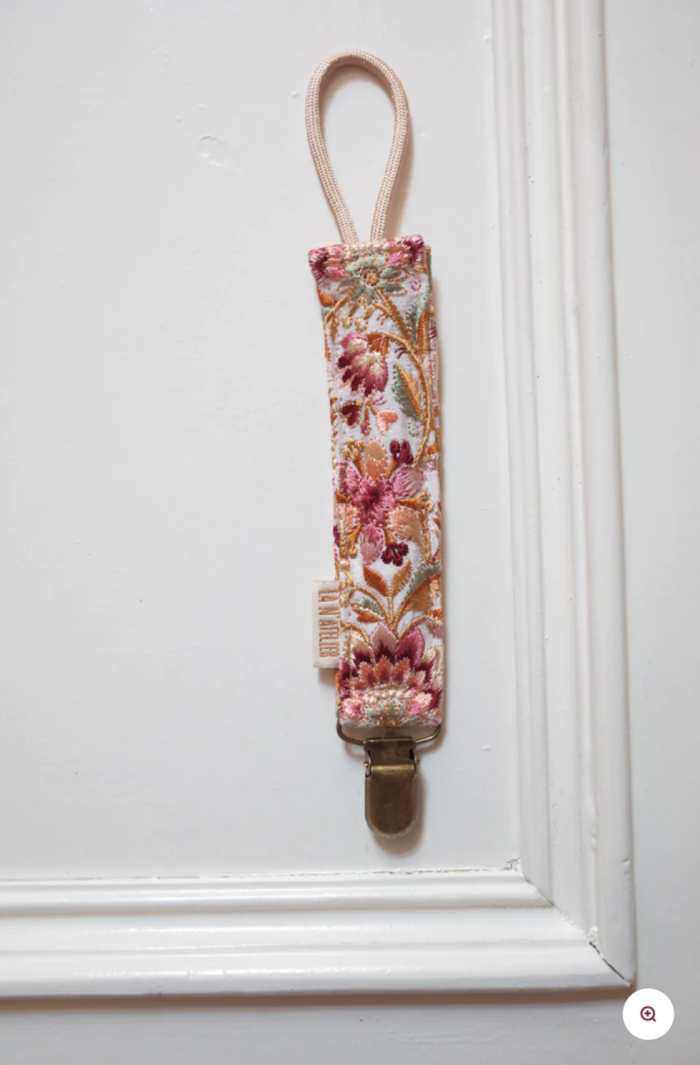 La N'atelier Pacifier Clip - Lily Light