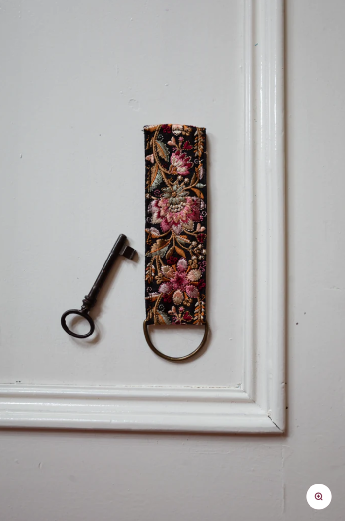 La N'atelier Keychain - Lily Dark