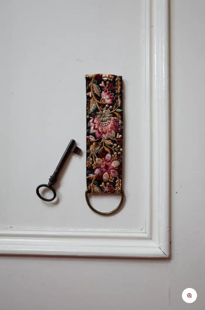 La N'atelier Keychain - Lily Dark