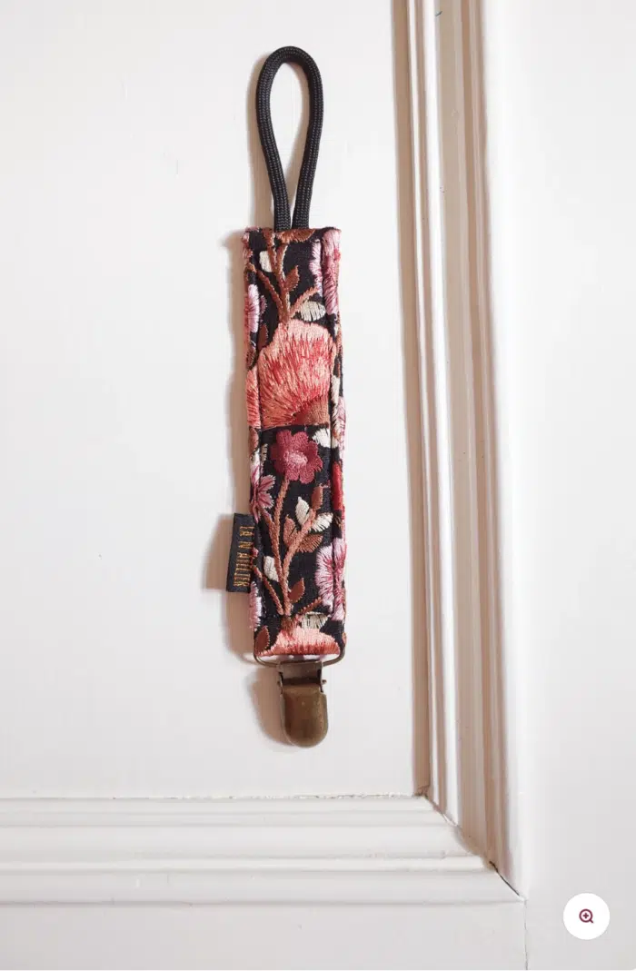 La N'atelier Pacifier Clip - Sweet Pea Dark