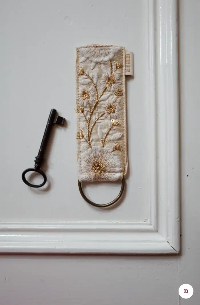 La N'atelier Keychain - Moonflower White