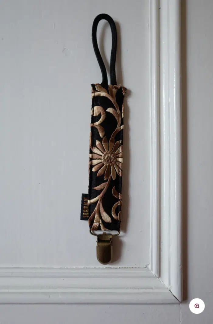 La N'atelier Pacifier Clip - Honey Dark