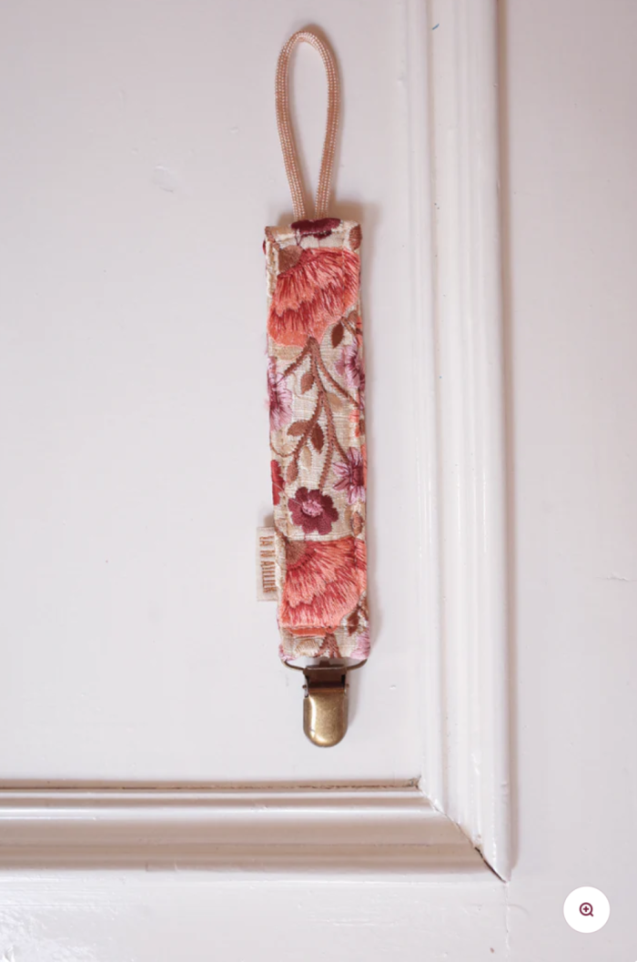 La N'atelier Pacifier Clip - Sweet Pea Light